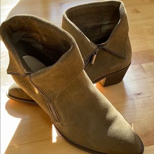 Sole Society moss suede zip side booties 9.5